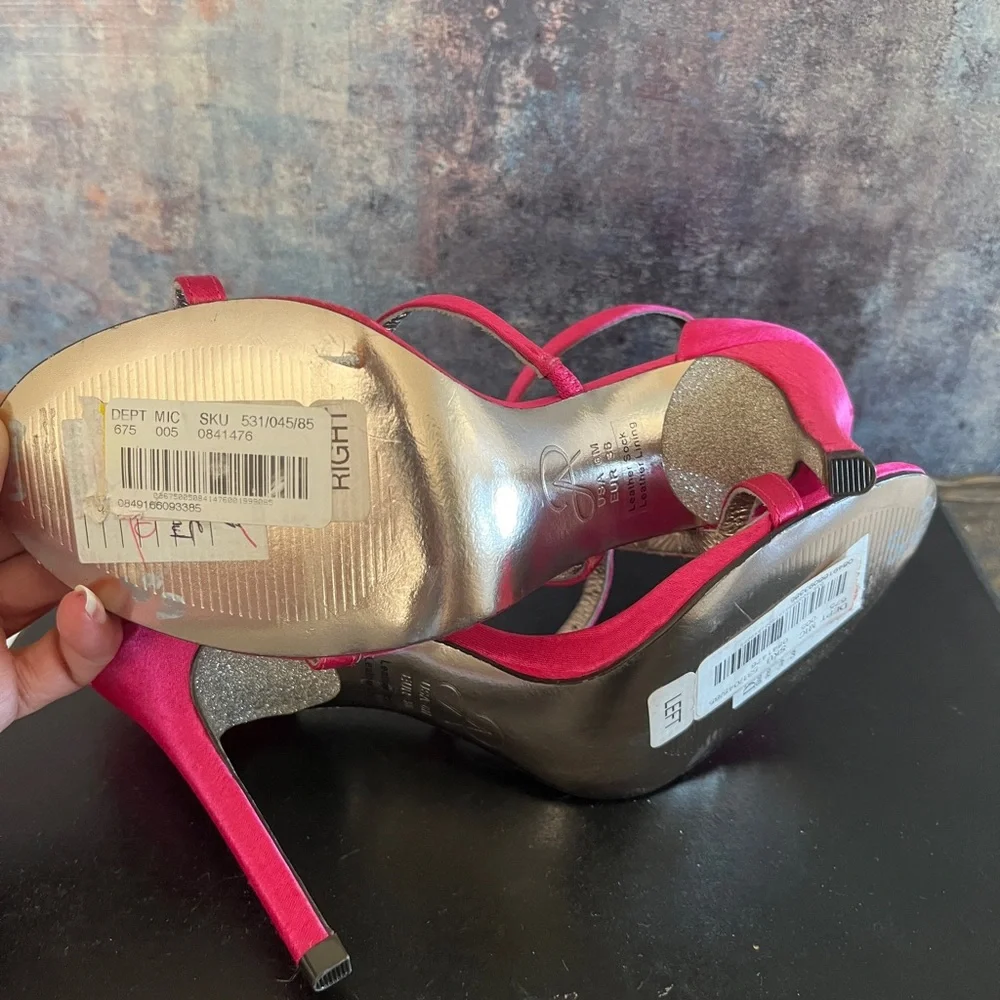 Gifted with purchase! 💕Hi Barbie! BNWT Beautiful Adrianna Pappell Pink Heels - Picture 5 of 6